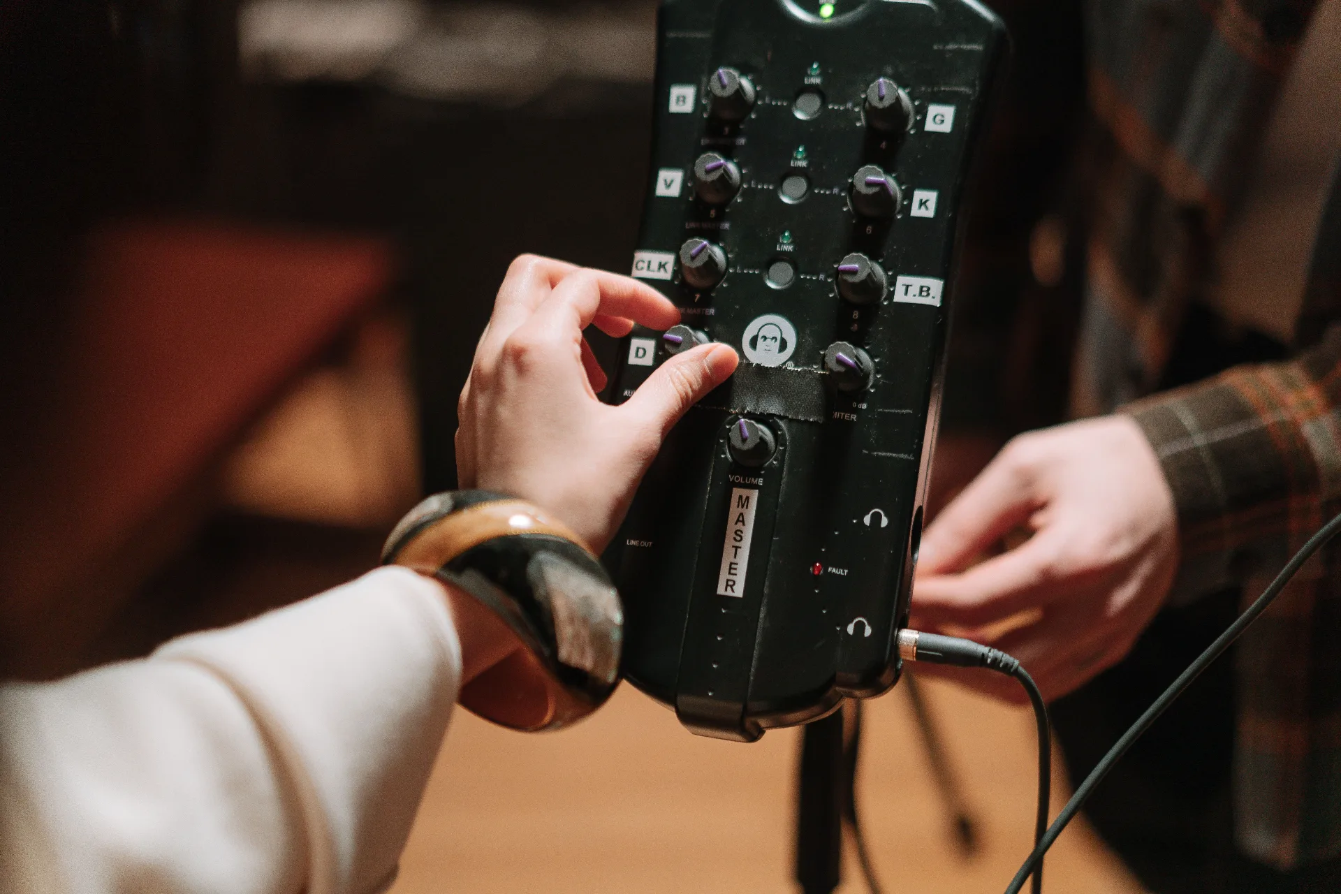 Fine-tuning a monitor controller